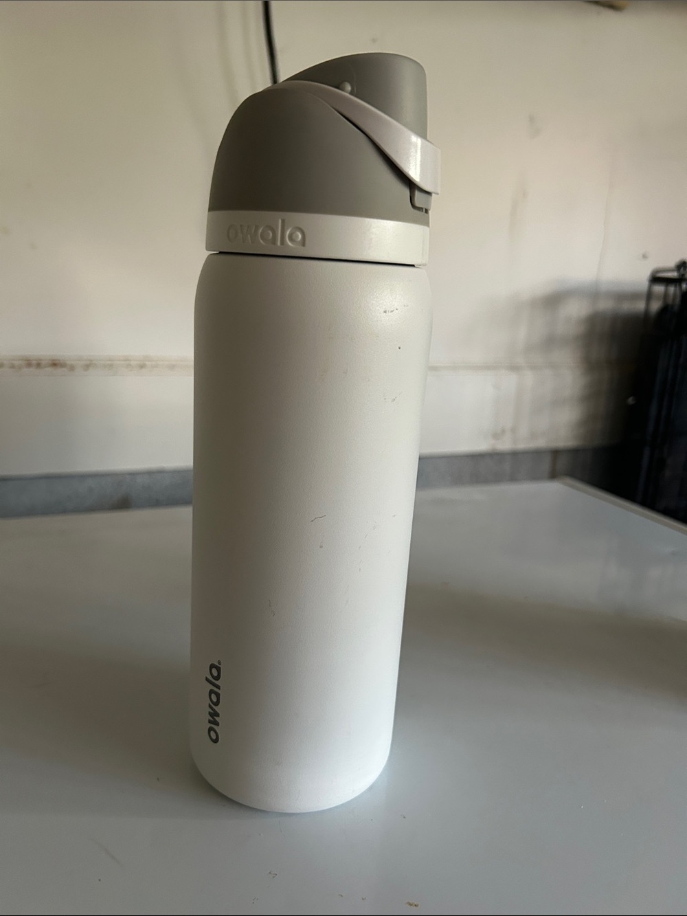 white and grey owala 32oz